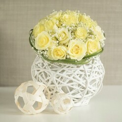 WHITE ROSES WEDDING ARRANGEMENT